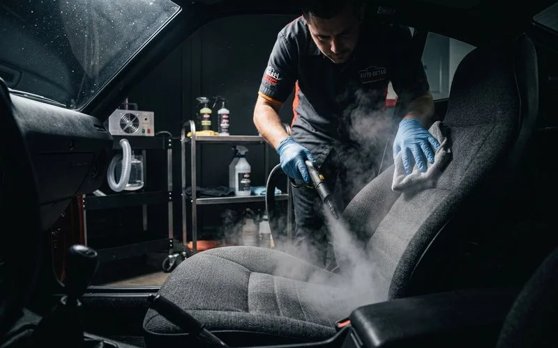Deep cleaning of odor-trapping surfaces in vehicle interior